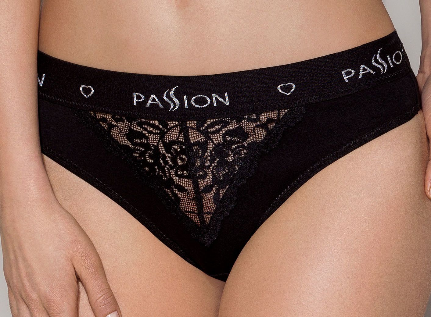 Трусики з широкою гумкою та мереживом Passion PS001 PANTIES black, size L